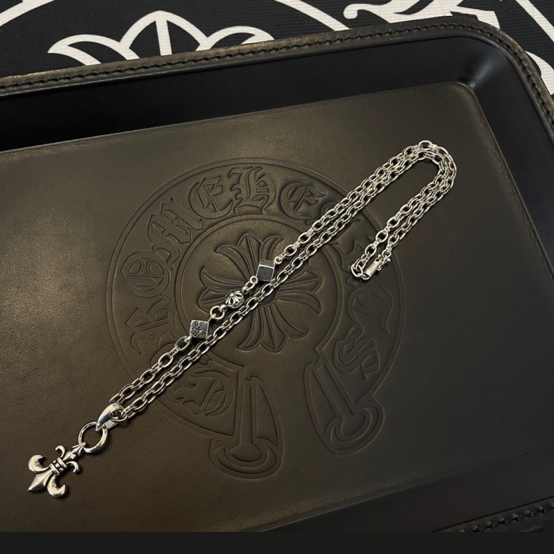 Ch**me He**ts necklaces